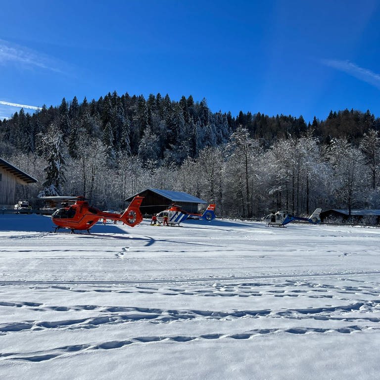Rettungshubschrauber sind im Einsatz in den Allgäuer Alpen. (Foto: Markus Dorer)
