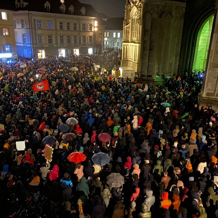 Der Münsterplatz war voller Menschen. Mehrere tausend demonstrierten in Konstanz. (Foto: SWR, Bernhard Hentschel)