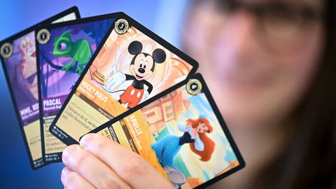 Die Ravensburger AG zeigt das Spiel Disney Lorcana