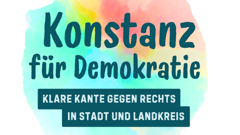Der Schriftzug Konstanz für Demokratie - klare Kante gegen rechts in Stadt und Landkreis auf hellblauen, gelben und rosa Untergrund