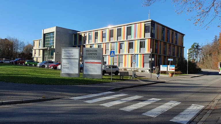 Das Ärztehaus auf dem Gelände des Medizin Campus Bodensee.  (Foto: SWR)