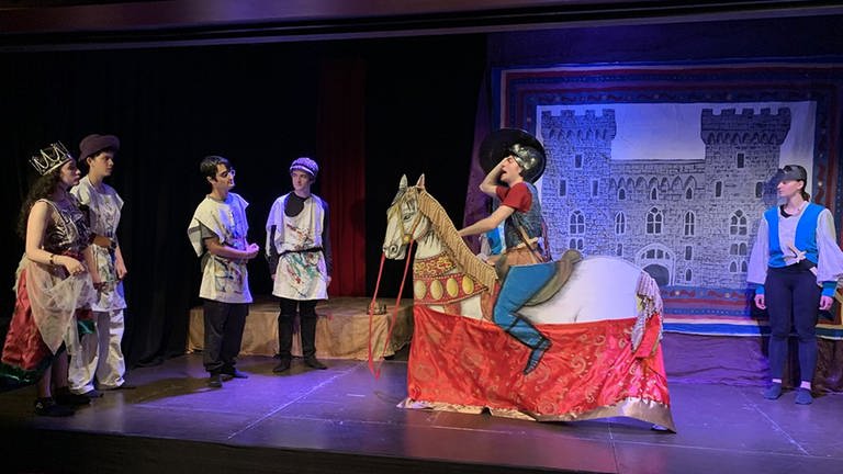 Theatergruppe aus Imperia führt „Ubu Roi“ bei den Theatertagen am See auf. (Foto: Pressestelle, Förderverein Theatertage am See e.V.)