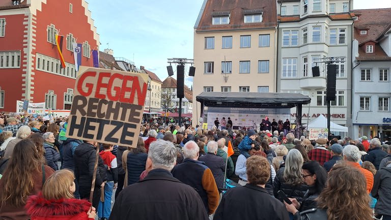 Rund 4.000 Menschen bei Demo in Ravensburg (Foto: SWR, Dirk Polzin)