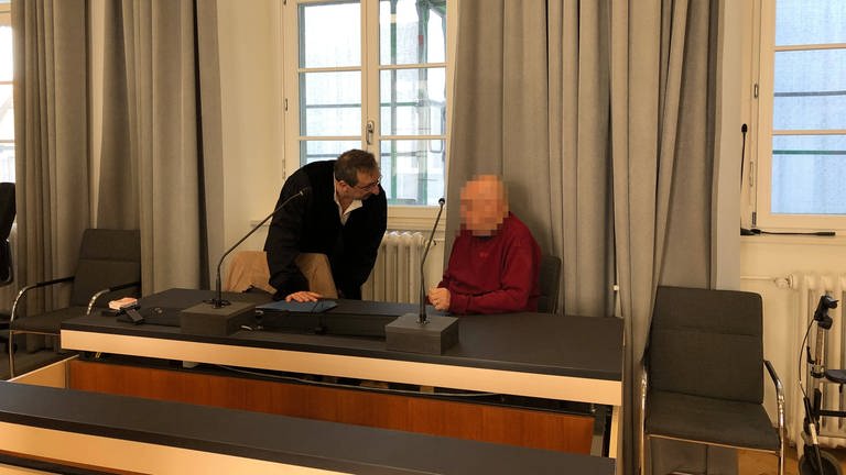 Vor dem Landgericht Ravensburg muss sich ein 84-jähriger Mann wegen Totschlags verantworten.