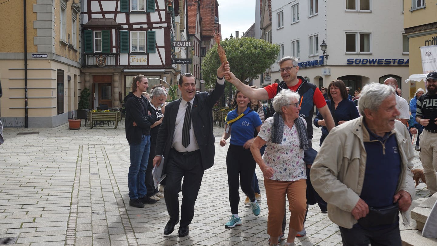 Deutsch-Französischer Fackellauf in Sigmaringen (Foto: Pressestelle, Deutsch-Französisches Jugendwerk (DFJW))