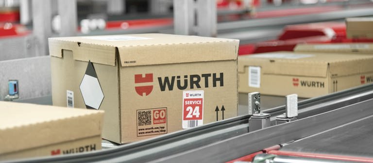 Förderband mit Paketen in der Würth-Logistik (Foto: Würth-Gruppe)