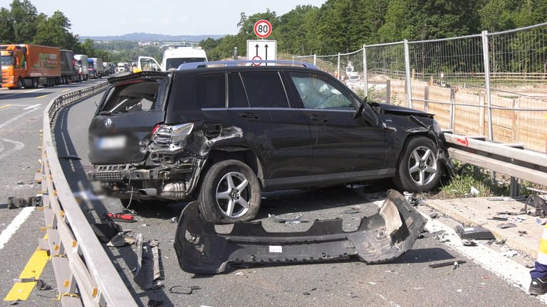 Ein Autofahrer kam am 13. Juni 2022 bei einem Folgeunfall nach einem Lkw-Crash auf der A6 zwischen Feuchtwangen und Crailsheim ums Leben gekommen (Foto: omw-Images)