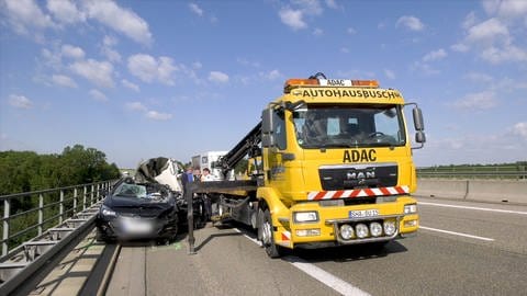 Bei einem Unfall am Stauende auf der A6 bei Satteldorf wurde ein Autofahrer schwer verletzt (Foto: Ostalb)