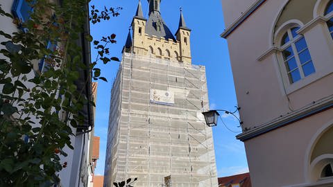 Blauer Turm in Bad Wimfen, eingerüstet, gesehen am 4.10.2020 (Foto: SWR, Jürgen Härpfer)