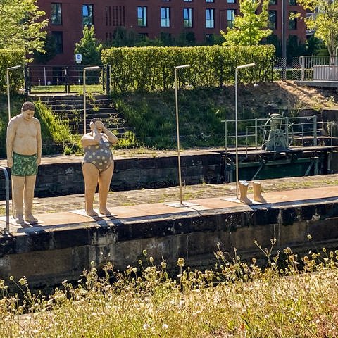 "Duscher-Skulpturen" am Wilhelmskanal (Foto: SWR, SWR)
