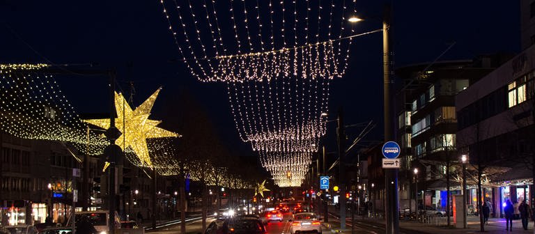 Weihnachtsbeleuchtung an der Heilbronner Allee (Foto: SWR)