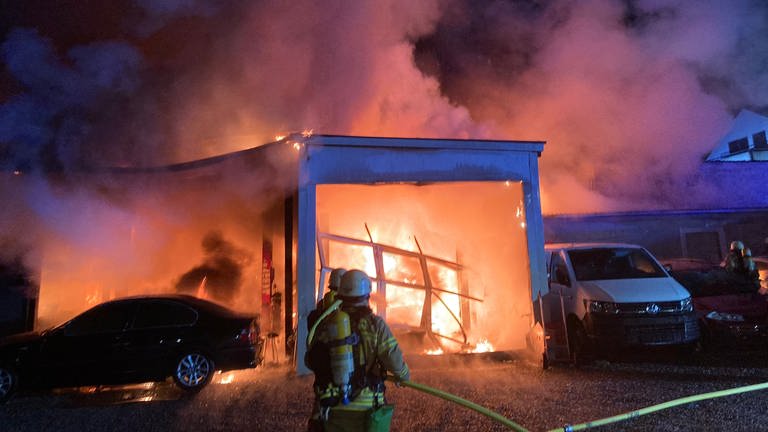 Feuer in Autowerkstatt in Heilbronn-Böckingen (Foto: Feuerwehr Heilbronn)