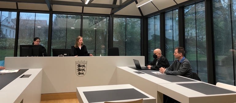 Der Prozess vor dem Heilbronner Amtsgericht. Der Angeklagte Lutz Ronneburg sitzt ganz rechts.  (Foto: SWR, Ivonne Schowtka)