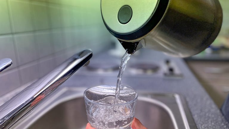 Teile von Neuenstein: Trinkwasser noch bis Mittwoch abkochen - SWR Aktuell