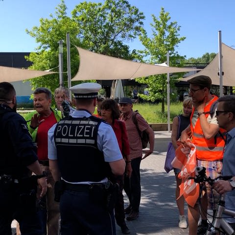 Polizei löst unangemeldete Versammlung der Letzten Generation in Heilbronn auf (Foto: SWR)