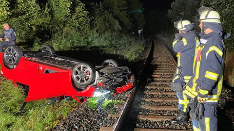 Pkw Unfall in an Bahnstrecke Satteldorf (Foto: Pressestelle, Freiwillige Feuerwehr Satteldorf)