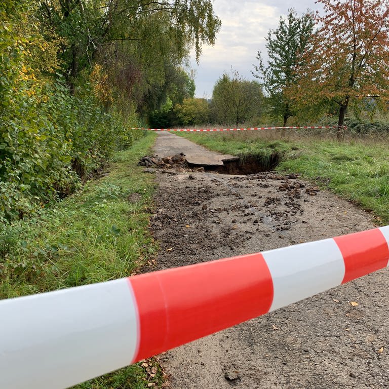 In Erlenbach-Binswangen (Kreis Heilbronn) hat die Hauptwasserleitung erneut ein Leck, diesmal an einer anderen Stelle. (Foto: SWR)