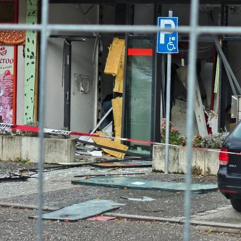 In Wiernsheim im Enzkreis ist ein Geldautomat gesprengt worden. Der mutmaßliche Täter ist auf der A6 bei Bad Rappenau verunglückt. (Foto: Waldemar Gress / EinsatzReport24)
