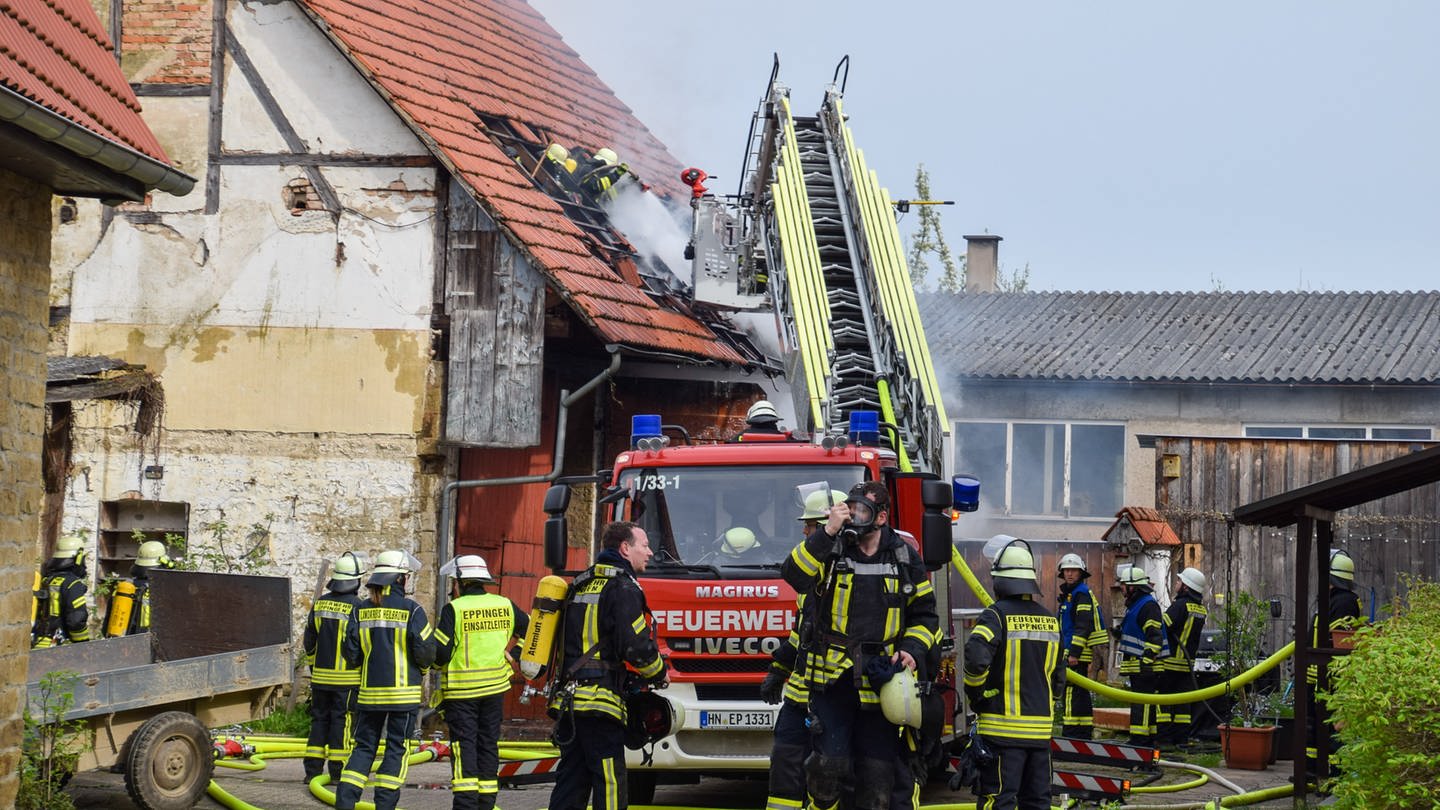 Scheunenbrand in Adelshofen (Foto: Julian Buchner / EinsatzReport24)