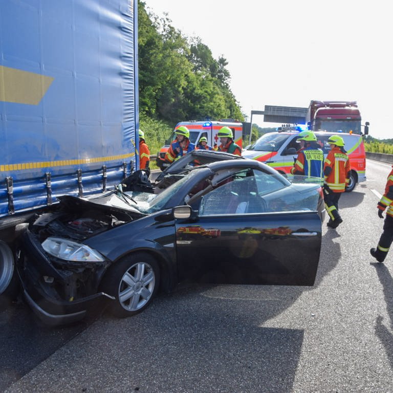 Unfall A6 bei SinsheimSteinsfurt Vollsperrung (Foto: Julian Buchner / Einsatz-Report24)