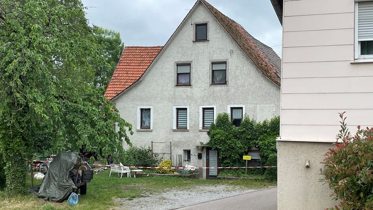 In einem Gebäudekomplex in Künzelsau-Belsenberg ist am 24. Mai die Leiche einer Frau entdeckt worden (Foto: SWR)