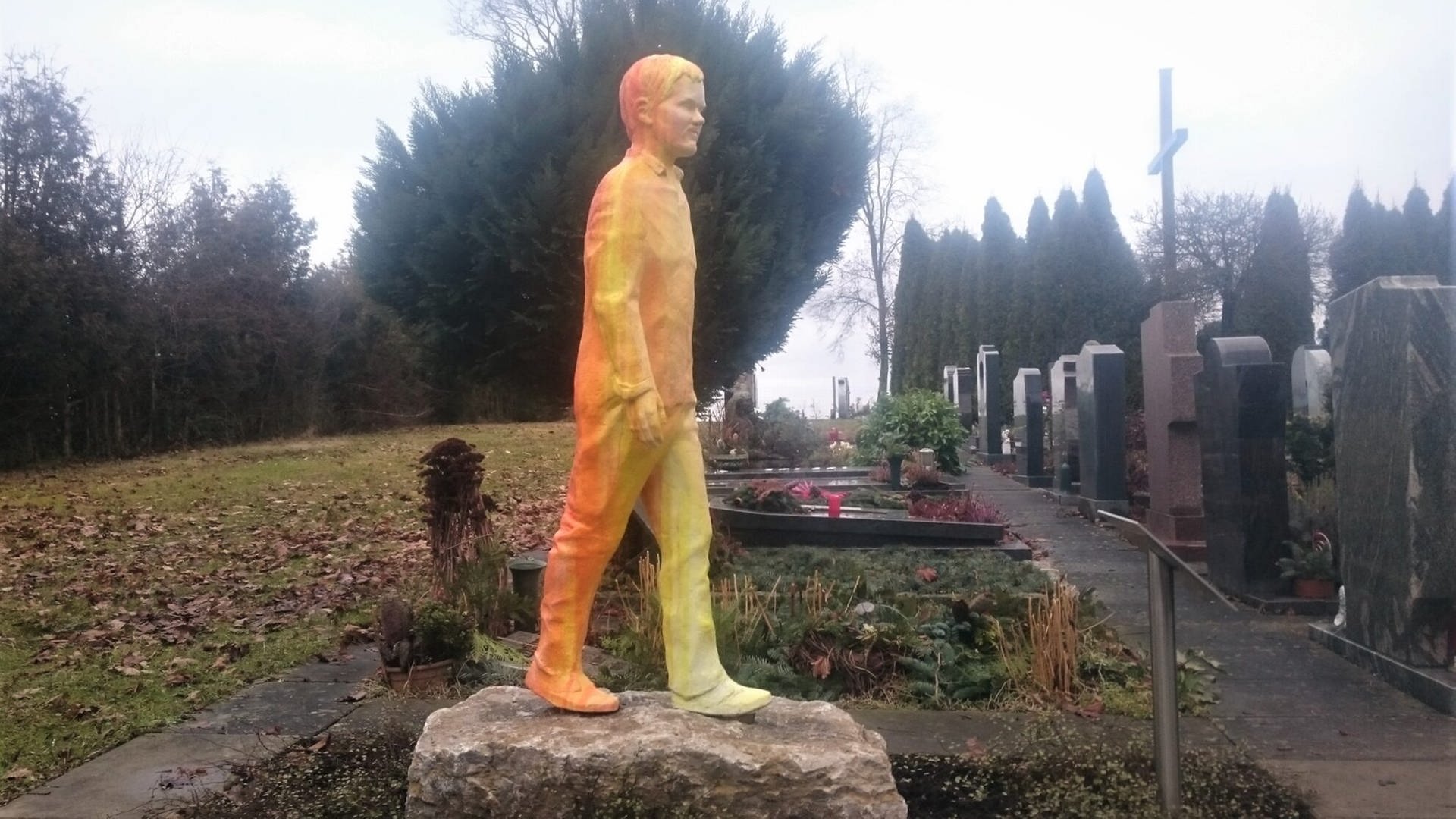 Einzigartige Figur auf dem Wallhausener Friedhof muss weg  