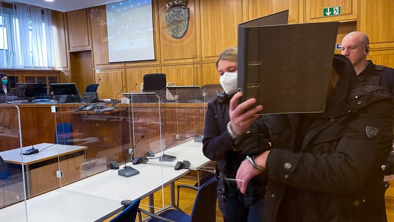 Der angeklagte Masseur im Landgericht Heilbronn: Er soll Frauen sexuell belästigt haben. (Foto: SWR, Jan Arnecke)