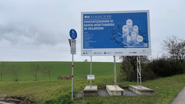 Schild am Baugelände des KI-Innovationsparks in Heilbronn-Neckargartach