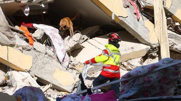 Einsatz des Bundesverbands Rettungshunde und ISAR in Kirikhan