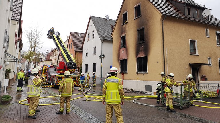 In Heilbronn-Böckingen war am Mittwochmittag ein Brand in einem Mehrfamilienhaus ausgebrochen. (Foto: SWR, Jürgen Härpfer)