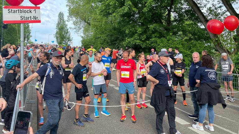 Für den Trollinger Marathon und die weiteren Distanzen waren am Sonntag in Heilbronn fast 4.500 Menschen angemeldet.