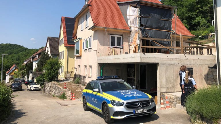 Bei Sanierungsarbeiten hat ein Mann im Schwäbisch Haller Stadtteil Gelbingen eine einbetonierte Patrone angebohrt und sich dabei schwer verletzt. (Foto: SWR)