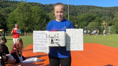 Anna Kartun (15) aus der 9c war für den Einbau der Technik in der Sonde zuständig. (Foto: SWR)