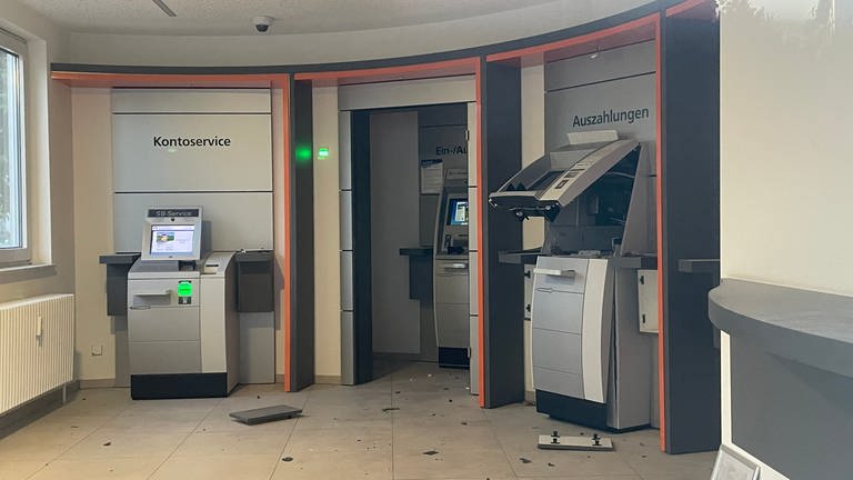 Der gesprengte Geldautomat in Heilbronn-Frankenbach (Foto: SWR, Christina Kast)