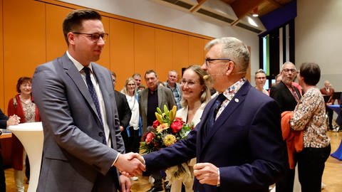 Der neue und der alte Bürgermeister von Ellhofen: Felix Ponto und Wolfgang Rapp.  (Foto: Privat)