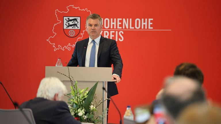 Ian Schölzel bei seiner Rede vor der Wahl (Foto: SWR, Jürgen Härpfer)