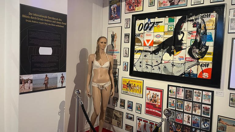 Nicht das Original, aber eine getreue Nachbildung des Bikinis von Ursula Andress aus dem Film "007 jagt Dr. No" aus dem Jahre 1962. (Foto: SWR)