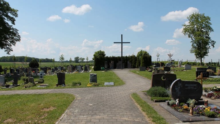 Der Friedhof in Wallhausen (Kreis Schwäbisch Hall): Hier steht das umstrittene Grabmal der Familie Schott.