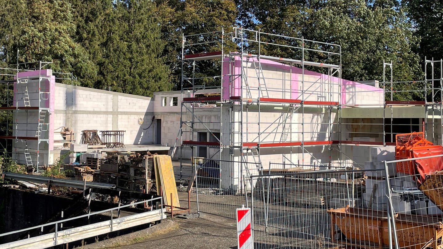 Der Rohbau des neuen Sportheims in Tiefenbach-Gundelsheim steht (Foto: Quelle: Eberhard Ziegler, Ortsvorsteher Tiefenbach)