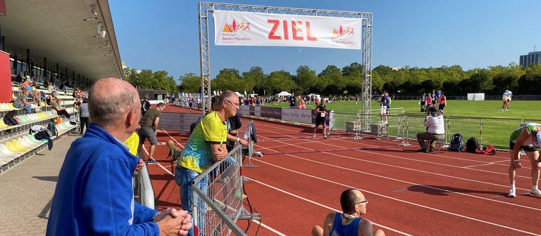 Zieleinlauf Atruvia Baden-Marathon Version 21 (Foto: SWR)