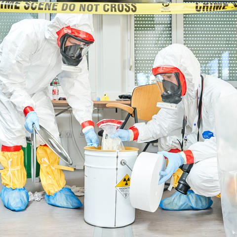 Der Umgang mit radioaktivem Material muss geübt und trainiert werden. (Foto: Pressestelle, JRC Karlsruhe)