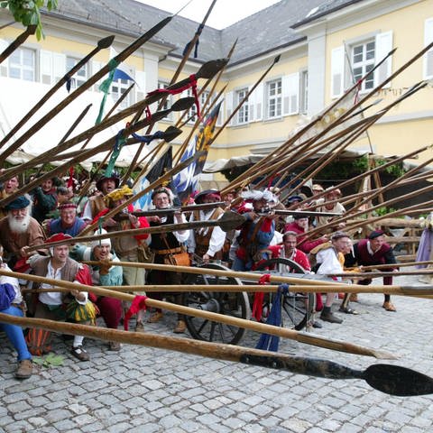 Das Mittelalterfest Peter-und-Paul-Fest ist nach zwei Jahren Corona-Pause wieder zurück (Foto: dpa Bildfunk, Uli Deck)