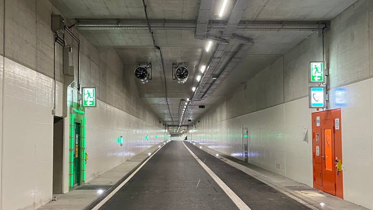 Stadt Karlsruhe lässt defekten Lüfter im Autotunnel untersuchen (Foto: SWR)
