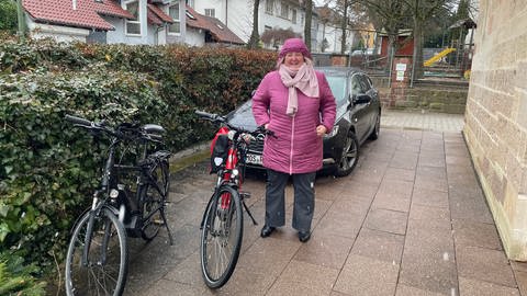 Kommt gerne auch mal mit dem Fahrrad: Heike Springhart, die neue Bischöfin der evangelischen Landeskirche in Baden. (Foto: SWR)