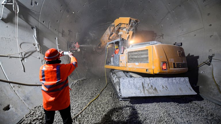 Bauarbeiten in der Ostroehre des Tunnel Rastatt (Foto: dpa Bildfunk, Patrick Seeger)