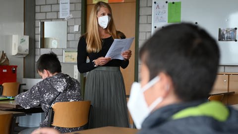 Schulunterricht mit Maske (Foto: picture-alliance / Reportdienste, Picture Alliance)
