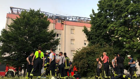 Bei einem Dachstuhlbrand in der Karlsruher Nordstadt ist ein Millionenschaden entstanden (Foto: SWR)