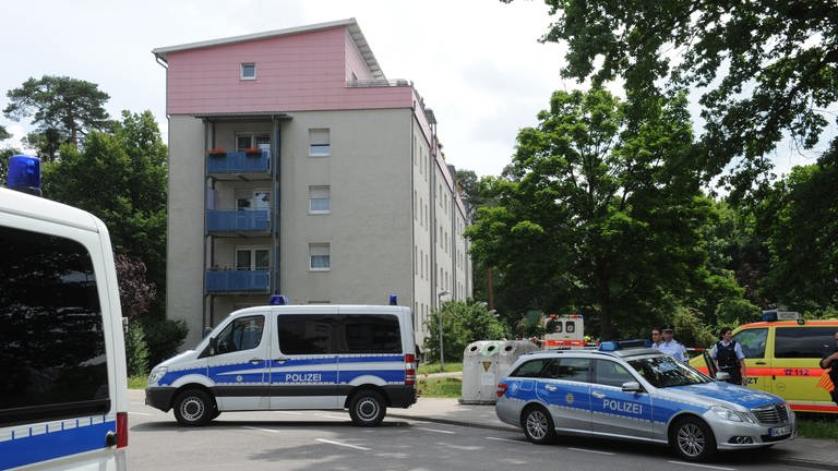 Juli 2012: Die Geiselnahme in Karlsruhe mit fünf Toten. Das Wohnhaus in der Nordstadt. (Foto: picture-alliance / Reportdienste, picture alliance/dpa/Uli Deck)