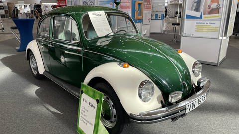 Oltimer VW Käfer der Polizei: Verbrauchermesse Offerta 2022 in Karlsruhe feiert 50. Jubiläum und zeigt Ausstellungsstücke aus früheren Zeiten (Foto: SWR, SWR, Felix Wnuck)