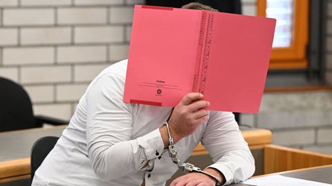 Der 34-jährige Angeklagte im Mädchenmord-Prozess vor dem Landgericht Baden-Baden (Foto: picture-alliance / Reportdienste, Picture Alliance)